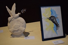 19 peintres du Bessin exposent pour l'Ukraine Des oeuvres sculptées sur pierre en relation avec les Droits de lHomme