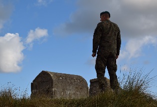 Sentinelle polonaise prs des bunkers allemands
