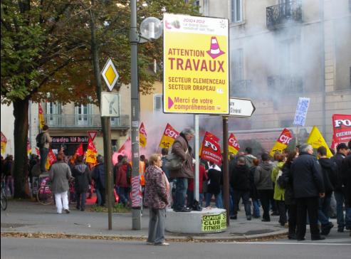 Dijon en travaux pour le TRAM lors de la manifestation de Dijon contre la rforme des retraites