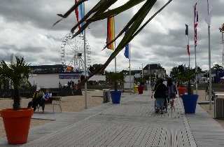 De nombreuses animations ont lieu esplanade Lofi prs de la mer