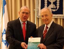 Angel Gurria et le président israélien Shimon Peres 19 janvier 2010