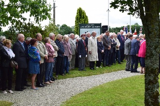 Familles et amis se retrouvent tous les ans au Mmorial de Beaucoudray