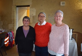 Les membres du bureau de lALCD ont fait une pose à midi Les membres du bureau de lALCD ont fait une pose à midi