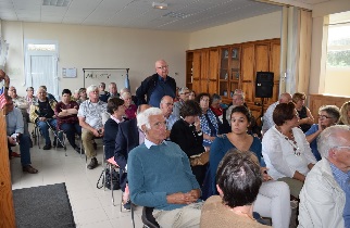 De nombreuses questions ont été posées par le public De nombreuses questions ont été posées par le public