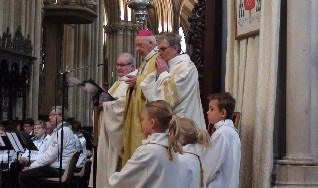 Monseigneur Boulanger et le Pre Pitrel ont clbr la messe de Pques  Bayeux