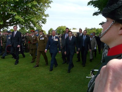 Franois Fillon en prsence du Prince Charles aux crmonies du 6 juin 2009  Bayeux