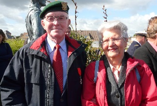 Parmi le nombreux public, Louis et Lucie Desgranges de la Sarthe. Ancien parachutiste Louis Desgranges, 81 ans, cumule 30 ans dans l’arme.