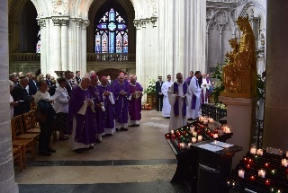 Dernier adieu des paroissiens  l'Evque de Bayeux et Lisieux