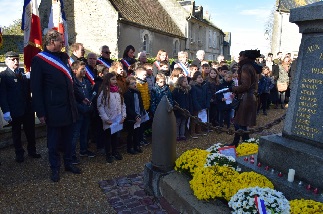 Les enfants de Creully ont interprt la Marseillaise