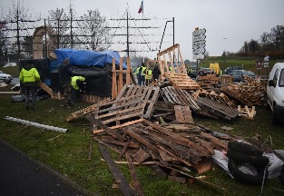 Stock de bois pour la nuit