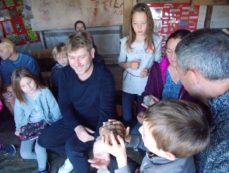 La marcassite est une pierre très lourde qui sent le souffre La marcassite est une pierre très lourde qui sent le souffre