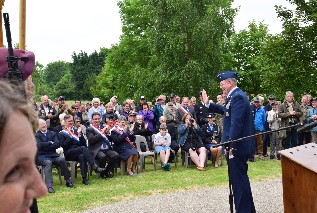Le discours du Général Moore a été très apprécié Le discours du Général Moore a été très apprécié