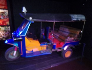 Un tuk-tuk de Bangkok présent à Montluçon Un tuk-tuk de Bangkok présent à Montluçon