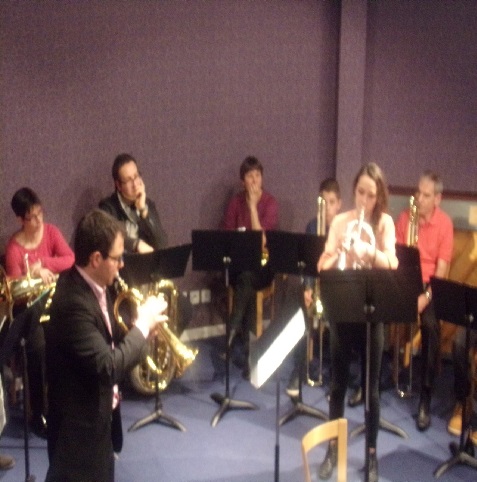 Louise au bugle, accompagné par son professeur Aurélien Louise au bugle, accompagné par son professeur Aurélien