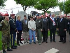 Photo souvenir regroupant Allemands, Franais et Amricains et les lus