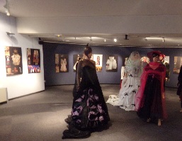 Pleins feux sur les costumes de scène Pleins feux sur les costumes de scène