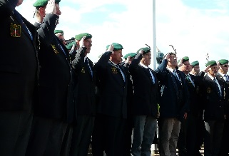 Les anciens commandos en ordre parfait sont venues soutenir les nouvelles recrues Les anciens commandos en ordre parfait sont venues soutenir les nouvelles recrues