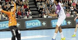 Le jeune portier, qui vient d'avoir 21 ans, signe son premier contrat professionnel à Nîmes Le jeune portier, qui vient d'avoir 21 ans, signe son premier contrat professionnel à Nîmes