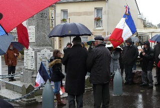 Cérémonie au monument aux morts Cérémonie au monument aux morts