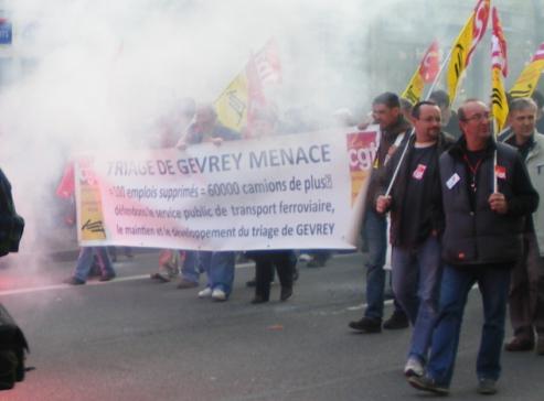 Triage de Gevrey menac : 100 emplois supprims"  la manifestation de Dijon contre la rforme des retraites